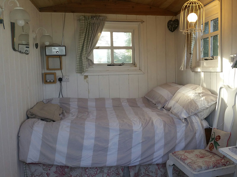 Shepherds Hut with double bed, Manor Farm, South Downs Way