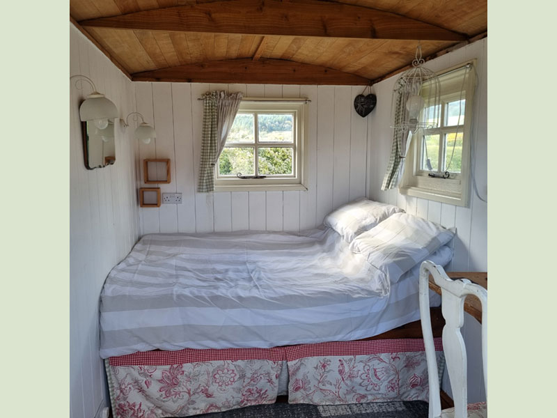 Shepherds Hut, Manor Farm, South Downs Way, Cocking, W. Sussex